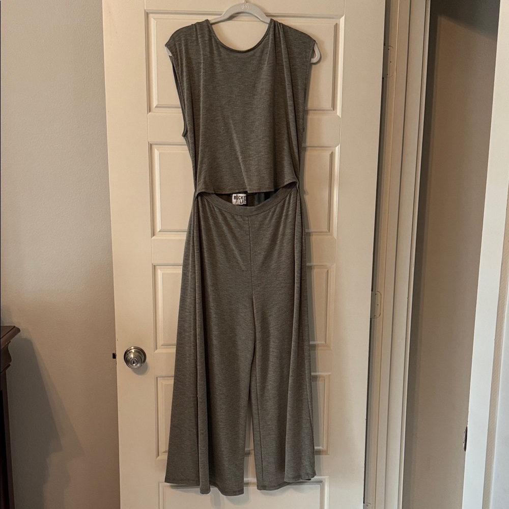 Elegant Gray Sleeveless Jumpsuit